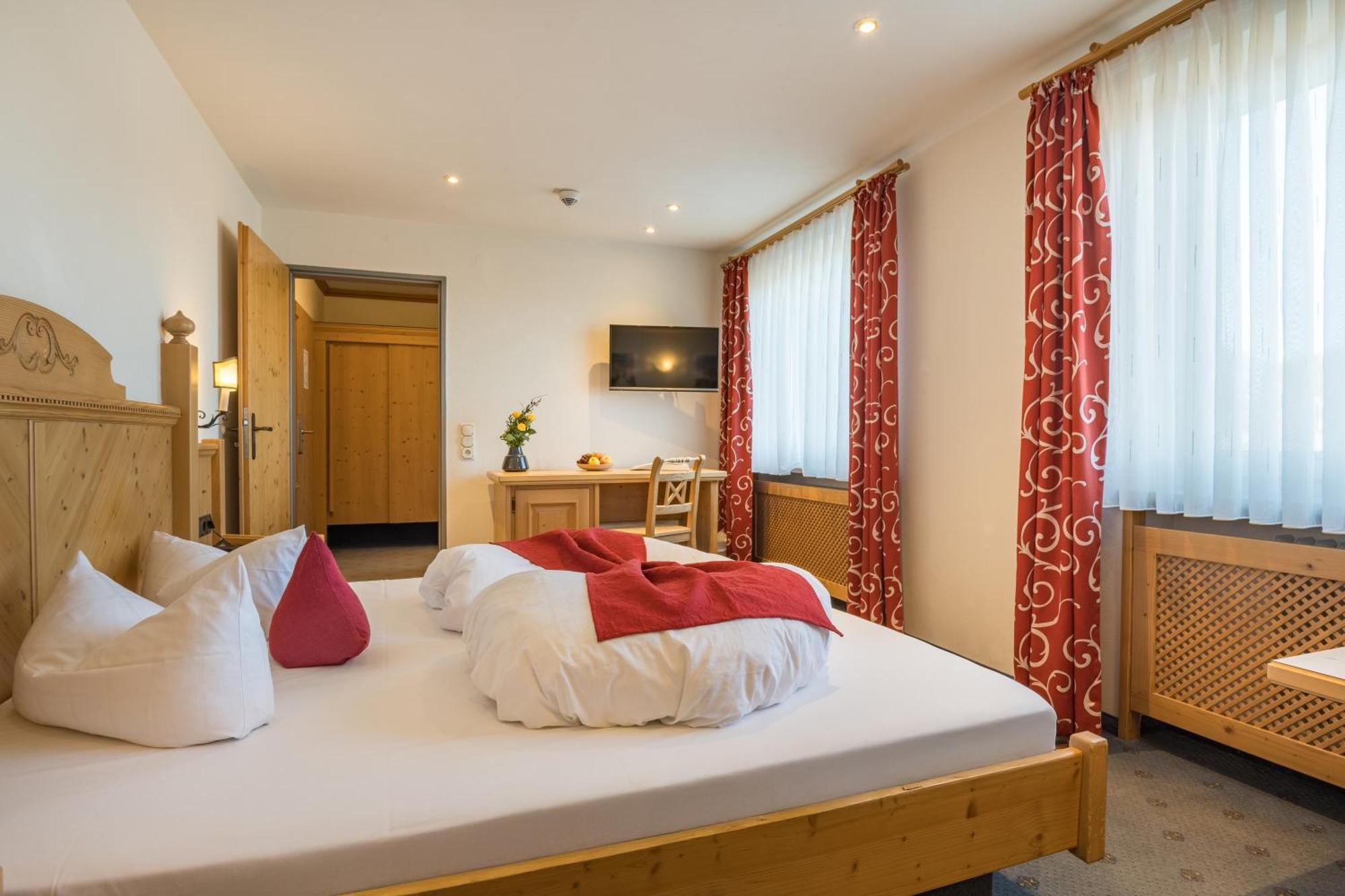 Landhotel Gockelwirt Eisenberg  Buitenkant foto